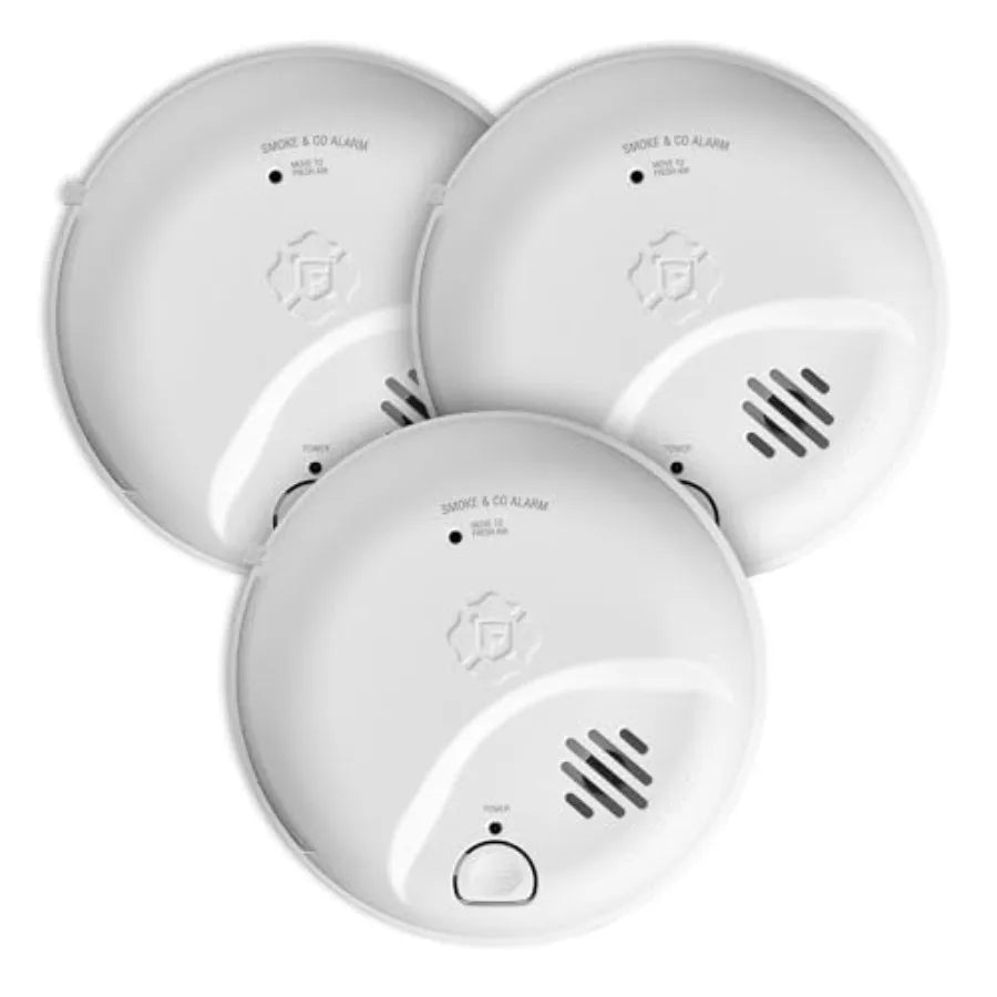 Home safety alarm for smoke and carbon monoxide detection, plastic housing in white, battery-powered with test and silence button
